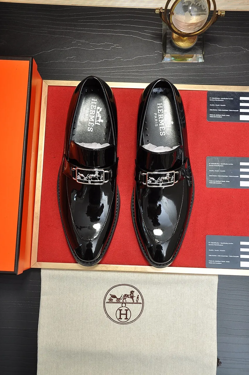 Men's shoes💰480💶[HERMES] (sheepskin lining)🍀Italian top luxury🍀He does not pursue novel styles and gorgeous colors, but attracts the favor of successful men with his flawless, elegant and classic style! This very, very comfortable, simple and stable style makes it easy to match any style! The pattern is absolutely 1:1 refined from the original case, and we strive for excellence in materials, imported cowhide + cowhide lining💪💪💪extraordinary texture👍! .Black brown code number: 38 to 45 (45 customized)